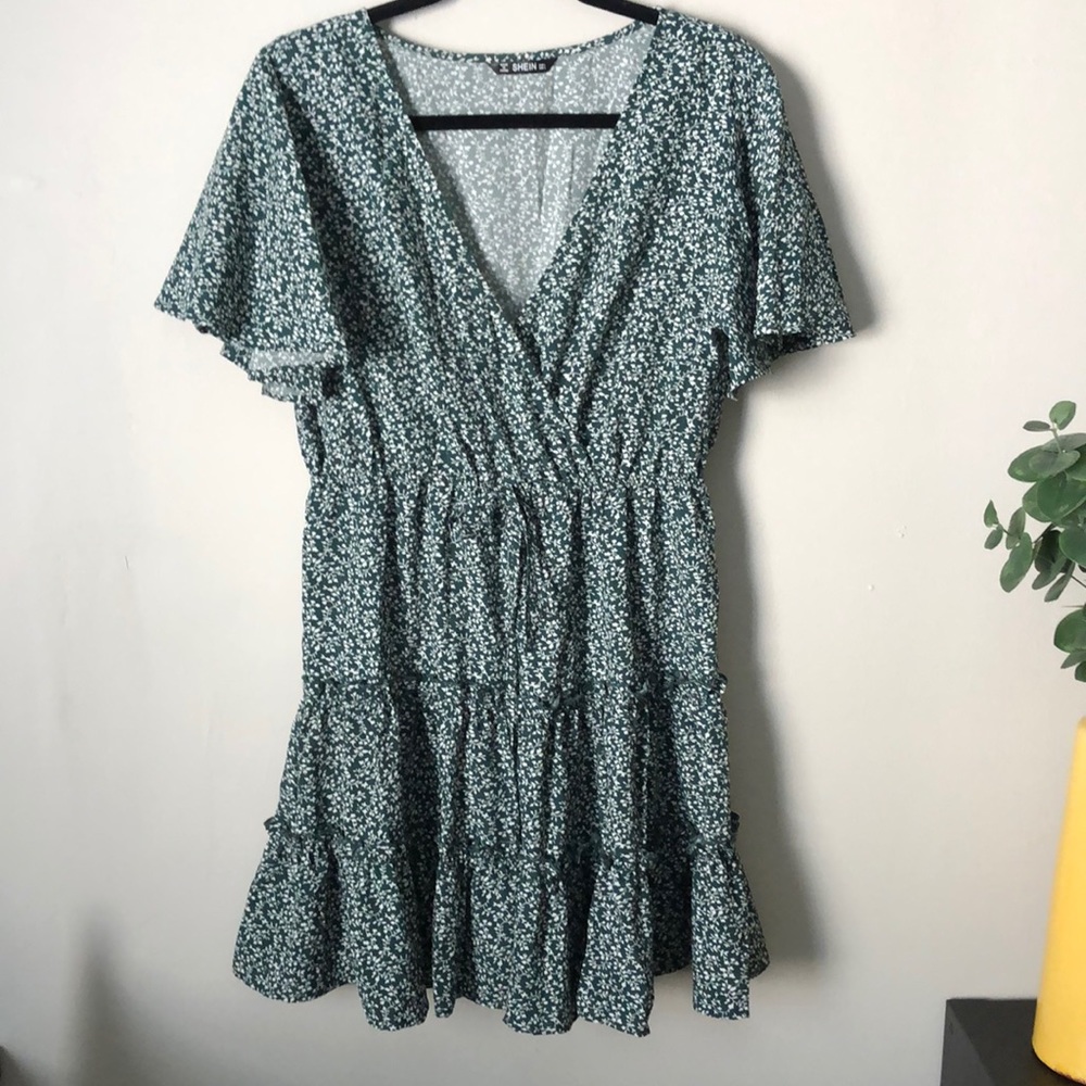 Cute floral summer dress!